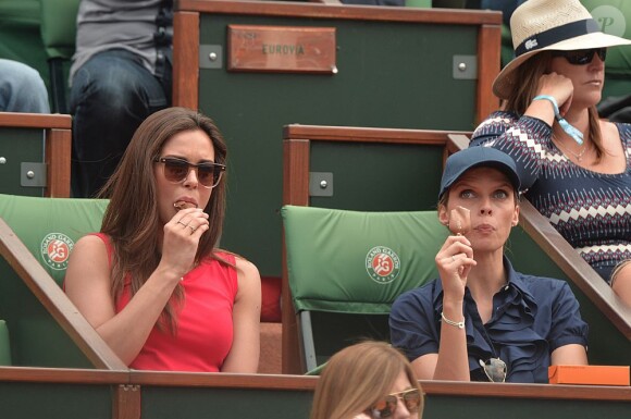 Miss France 2013, Marine Lorphelin et Sylvie Tellier à Roland-Garros lors du 12e jour des Internationaux de France le 6 juin 2013