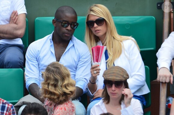 Rio Mavuba et sa compagne Elodie à Roland-Garros lors du 12e jour des Internationaux de France le 6 juin 2013