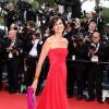 Ines de la Fressange spendide et gracieuse le 16 mai 2013 sur les marches à Cannes