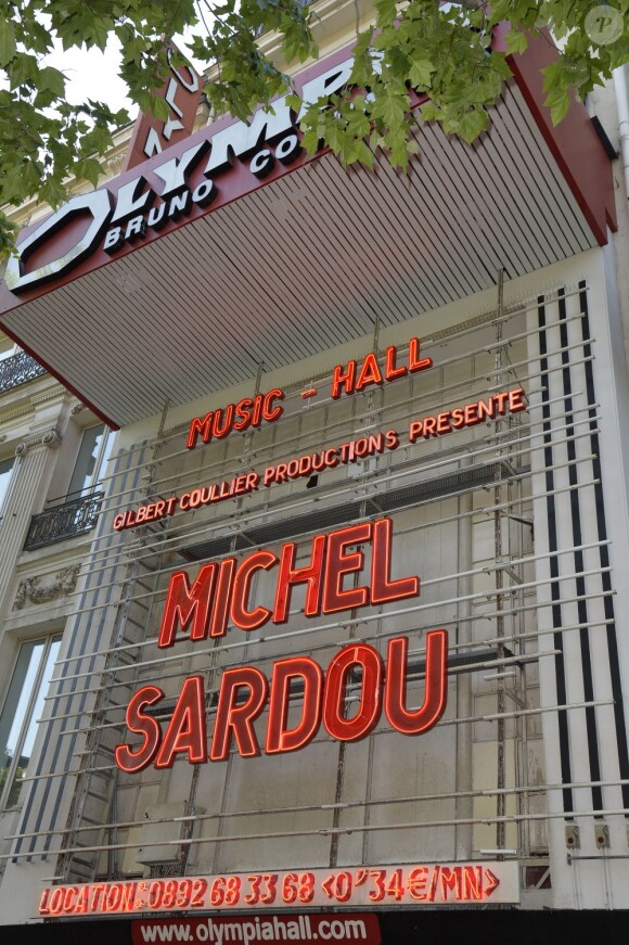 Le chanteur français Michel Sardou en concert à l'Olympia a Paris le 7 juin 2013.