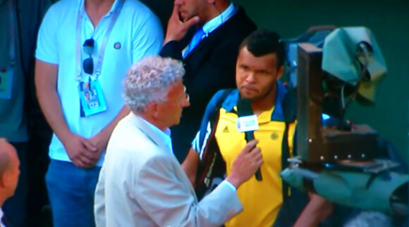 Jo-Wilfried Tsonga et Nelson Monfort, après l'élimination du tennisman de Roland Garros 2013, sur France 3 le 7 juin 2013.