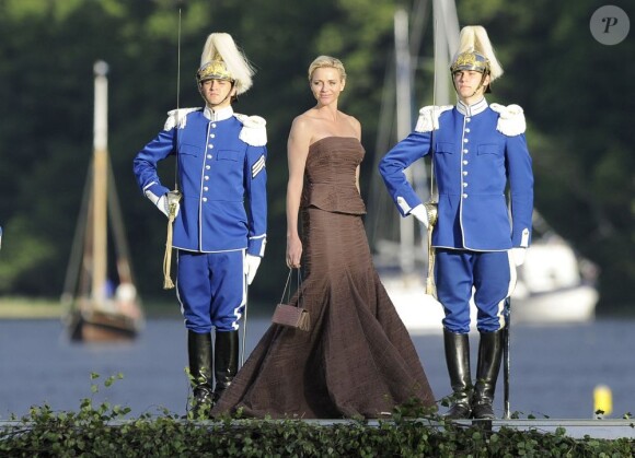 La princesse Charlene de Monaco débarquant au domaine royal Drottningholm, à l'ouest de Stockholm, pour la réception du mariage de la princesse Madeleine de Suède et Chris O'Neill, le 8 juin 2013.