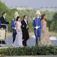 Invités débarquant au domaine royal Drottningholm, à l'ouest de Stockholm, pour la réception du mariage de la princesse Madeleine de Suède et Chris O'Neill, le 8 juin 2013.
