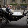 La princesse Madeleine de Suède et Chris O'Neill lors de la procession en calèche entre le palais royal et les terrasses d'Evert Taubes lors de leur mariage le 8 juin 2013