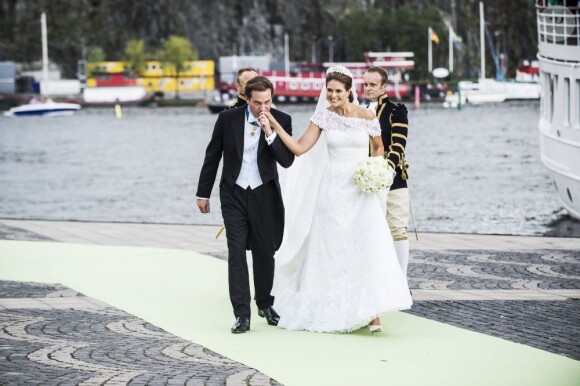 La princesse Madeleine de Suède et Chris O'Neill embarquent à bord du SS Stockholm lors de leur mariage le 8 juin 2013 à Stockholm, en route pour la réception à Drottningholm.