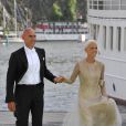 Marie Fredriksson et son mari Micke Bolyos embarquent à bord du SS Stockholm lors du mariage de la princesse Madeleine et de Chris O'Neill le 8 juin 2013 à Stockholm, en route pour la réception à Drottningholm.