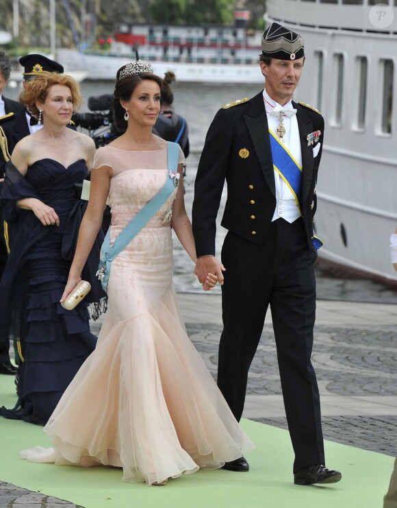 Marie et Joachim de Danemark embarquent à bord du SS Stockholm lors du mariage de la princesse Madeleine et de Chris O'Neill le 8 juin 2013 à Stockholm, en route pour la réception à Drottningholm.