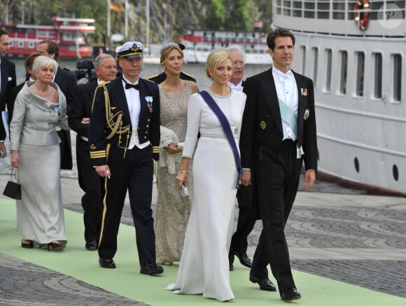 Pavlos et Marie-Chantal de Grèce embarquent à bord du SS Stockholm lors du mariage de la princesse Madeleine et de Chris O'Neill le 8 juin 2013 à Stockholm, en route pour la réception à Drottningholm.