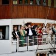 Chris O'Neill met l'ambiance à bord du SS Stockholm le 8 juin 2013 à Stockholm, en route pour la réception de son mariage avec la princesse Madeleine de Suède à Drottningholm.