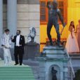 La princesse Madeleine de Suède, qui a troqué sa robe de mariée Valentino contre une autre robe blanche superbe portée précédemment par sa mère la reine Silvia, prend le frais au balcon du palais Drottningholm, face au lac Mälar, au cours de la réception de son mariage avec Chris O'Neill, le 8 juin 2013.