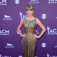  Taylor Swift adopte la tendance métallique glamour   