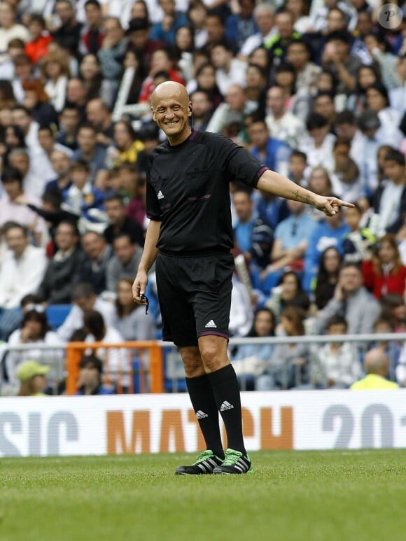 L'arbitre Pierluigi Colina à Madrid le 9 juin 2013 pour un match caritiatif entre les anciennes gloires du Real Madrid et celles de la Juventus Turin.