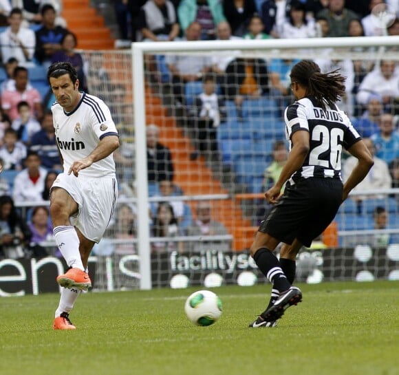 Luis Figo et Edgar Davids à Madrid le 9 juin 2013 pour un match caritiatif entre les anciennes gloires du Real Madrid et celles de la Juventus Turin.