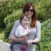 Alyson Hannigan et sa plus jeune fille Keeva à Brentwood, Los Angeles, le 10 juin 2013.