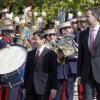 Le prince héritier Felipe d'Espagne accueillant le prince héritier Naruhito du Japon le 10 juin 2013 au palais du Pardo, à Madrid, en visite officielle du 10 au 15 juin pour le lancement de l'année duelle Espagne-Japon en l'honneur des 400 ans de relations diplomatiques entre les deux pays.