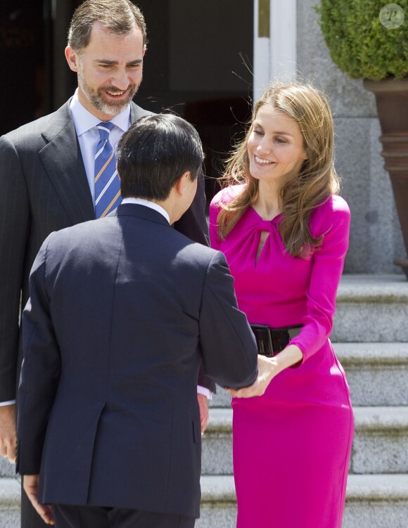 Déjeuner au palais de la Zarzuela, offert par le roi Juan Carlos Ier entouré de la reine Sofia, du prince Felipe, de la princesse Letizia et de l'infante Elena, le 11 juin 2013 à Madrid en l'honneur du prince héritier Naruhito du Japon, en visite officielle du 10 au 15 juin à l'occasion de l'année Espagne-Japon pour les 400 ans de relations diplomatiques entre les deux pays.