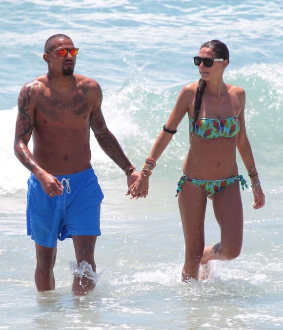 Le footballeur Kevin-Prince Boateng en vacances avec sa fiancée Melissa Satta à Ibiza le 10 juin 2013.