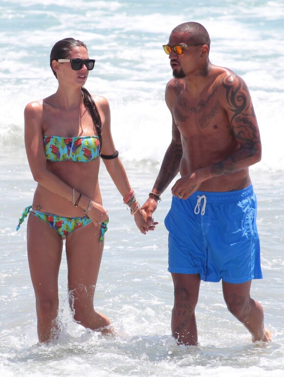 Le footballeur Kevin-Prince Boateng en vacances avec sa fiancée Melissa Satta à Ibiza le 10 juin 2013.