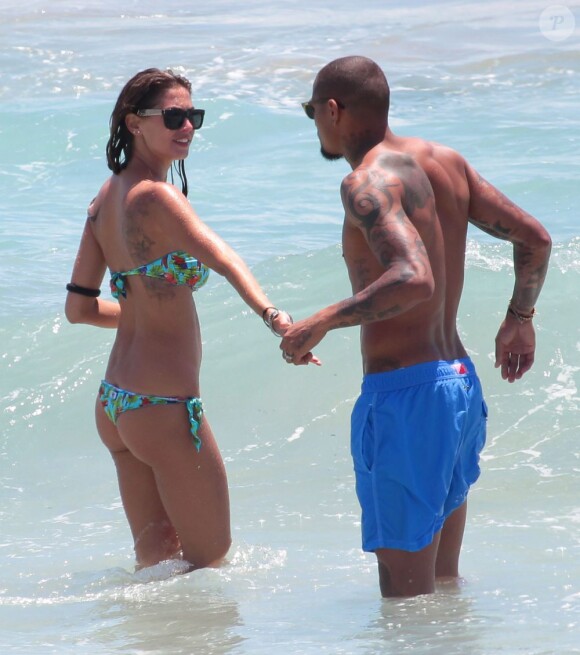 Le footballeur Kevin-Prince Boateng en vacances avec sa fiancée Melissa Satta à Ibiza le 10 juin 2013.