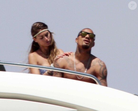 Le footballeur Kevin-Prince Boateng en vacances avec sa fiancée Melissa Satta à Formentera le 9 juin 2013.