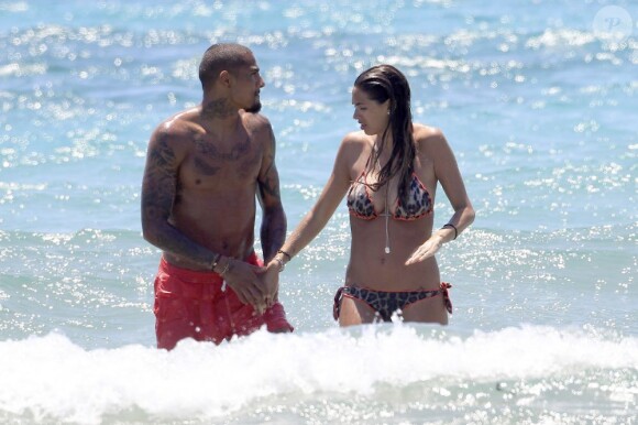 Kevin-Prince Boateng avec sa compagne Melissa Satta en vacances à Ibiza, le 11 Juin 2013.