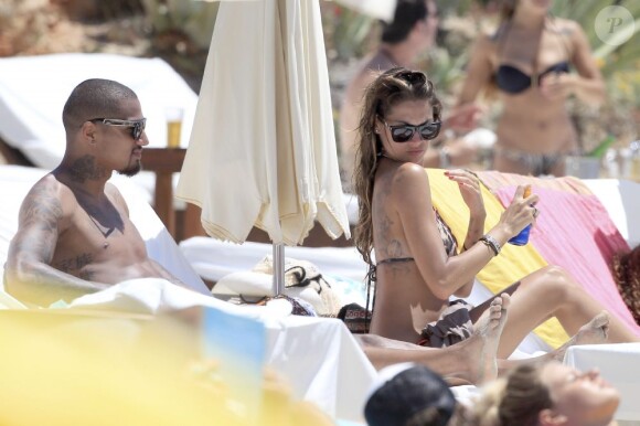 Kevin-Prince Boateng avec sa compagne Melissa Satta en vacances à Ibiza, le 11 Juin 2013.