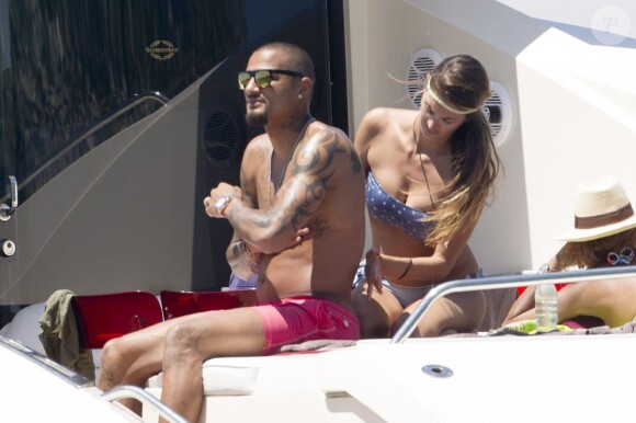 Kevin-Prince Boateng passe des vacances à Ibiza avec sa fiancée Melissa le 9 juin 2013.