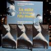Cinquante Nuances de Grey (Fifty Shades of Grey) d'E.L. James, carton dans les librairies en 2012, sera portée au théâtre par Amanda Sthers en septembre 2013.