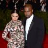 Kim Kardashian et Kanye West, tous deux en Givenchy par Riccardo Tisci lors du MET Gala à New York. Le 6 mai 2013.
