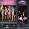 La sexy Irina Shayk fait du shopping dans une boutique de lingerie Agent Provocateur à New York le 17 juin 2013.