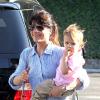 Virée de la série Anger Management, Selma Blair se balade avec son fils Arthur (2 ans) à Los Angeles, le 17 juin 2013.