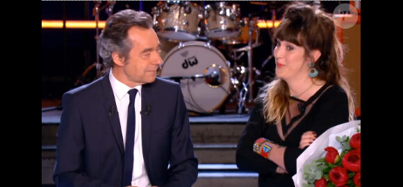 Daphné Bürki remercie Michel Denisot lors de sa dernière dans Le Grand Journal de Canal + le jeudi 30 mai 2013