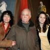 Michel Serrault avec sa fille Nathalie et sa petite-fille Gwendoline à Boulogne, le 1er février 2005.