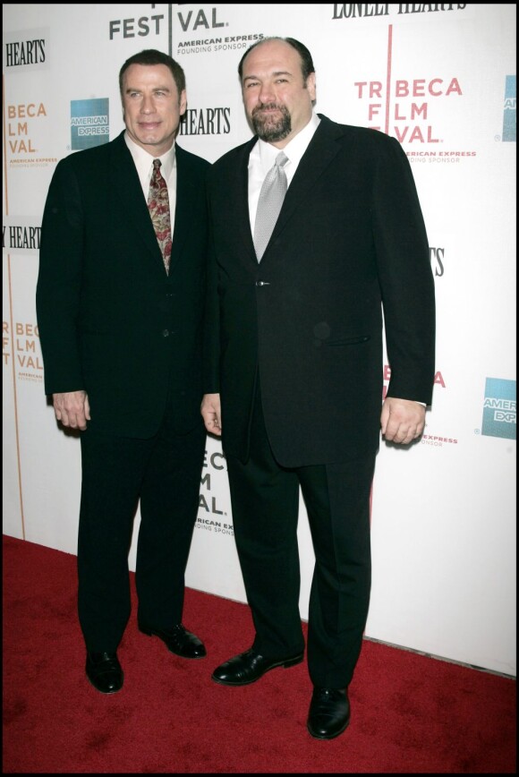 John travolta et James Gandolfini lors de la première de Lonely Hearts durant le festival du film de Tribeca à New York le 30 avril 2006