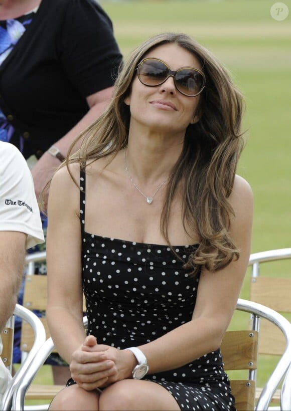 Elizabeth Hurley à un match caritatif de cricket, Cricket For Kids Charity Day, à Cirencester, le 9 juin 2013.
