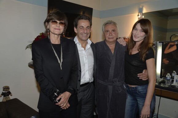 Anne-Marie Périer (épouse de Michel Sardou), Nicolas Sarkozy, Michel Sardou, Carla Bruni-Sarkozy, Nicole et Gilbert Coullier dans les loges de l'Olympia à Paris le 7 juin 2013.