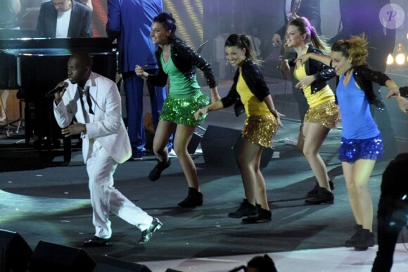 Le chanteur Yannick lors de la fête de la musique sur France 2 et en direct de Marseille le 21 juin 2013.