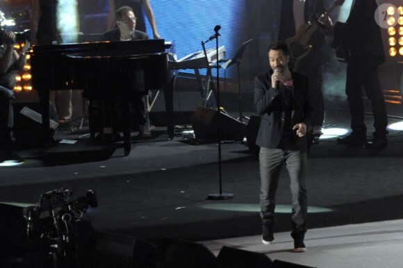 Emmanuel Moire lors de la fête de la musique sur France 2 et en direct de Marseille le 21 juin 2013.