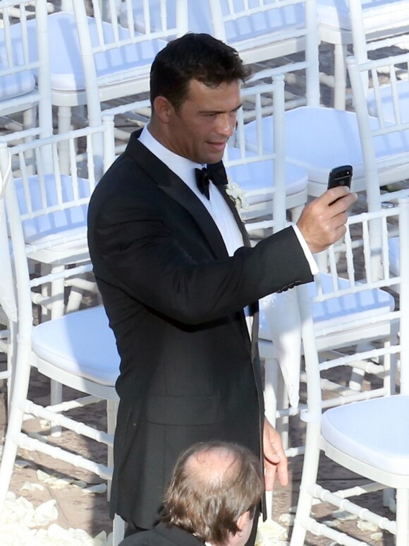 Exclusif - Romain Zago prend sa femme Joanna Krupa en photo lors de leur mariage à l'hôtel Park Hyatt Aviara. Carlsbad, le 13 juin 2013.