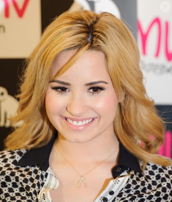 Demi Lovato lors d'une séance de dédicaces à Londres, le 28 mai 2013.