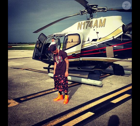 Justin Bieber s'est offert un tour en hélico à Miami, le 21 juin 2013. Selon  le site TMZ, il devait récupérer un singe avant d'embarquer pour la Californie.