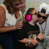 Justin Bieber : Dans les bras d'une jeune fan handicapée, il redore son blason !