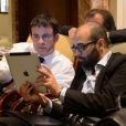 Manuel Valls et le réalisateur Djamel Bensalah à Doha le 23 juin 2013.