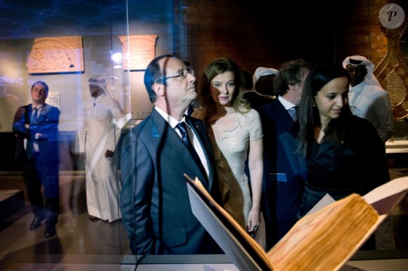 François Hollande et Valérie Trierweiler visitent des collections du Musée d’Art islamique à Doha le 23 juin 2013. 