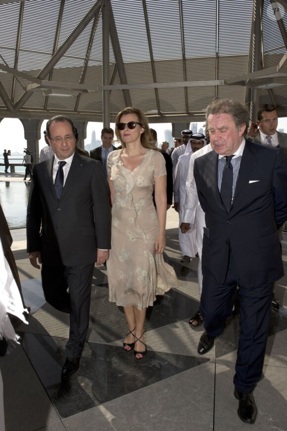 François Hollande, Valérie Trierweiler et Jean-Michel Wilmotte visitent des collections du Musée d’Art islamique à Doha le 23 juin 2013.