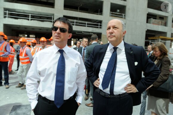 Manuel Valls et Laurent Fabius à Doha le 23 juin 2013.