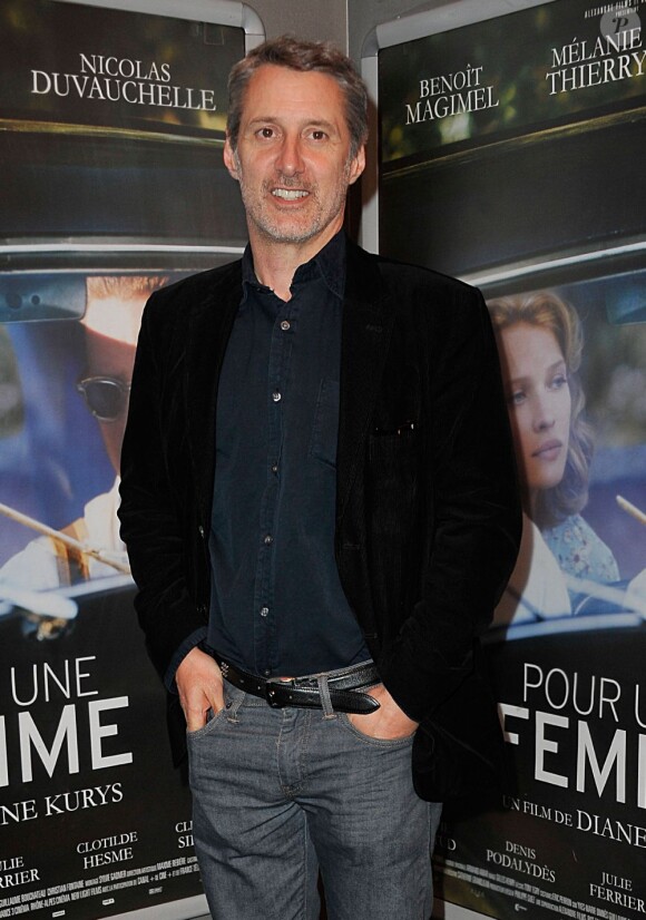 Antoine De Caunes pendant la première du film Pour une Femme au cinéma Publicis des Champs-Elysées à Paris le 24 juin 2013.