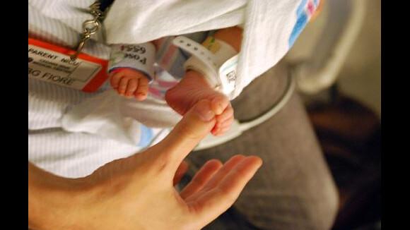 Kathryn Fiore : Premier contact avec son bébé après un dramatique accouchement