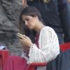 Sara Carbonero, très occupé avec son téléphone portable sur la plage de Copacabana à rio de Janeiro le 18 juin 2013