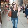 Carla Bruni en pleine promenade dans les rues de New York, le 25 juin 2013.